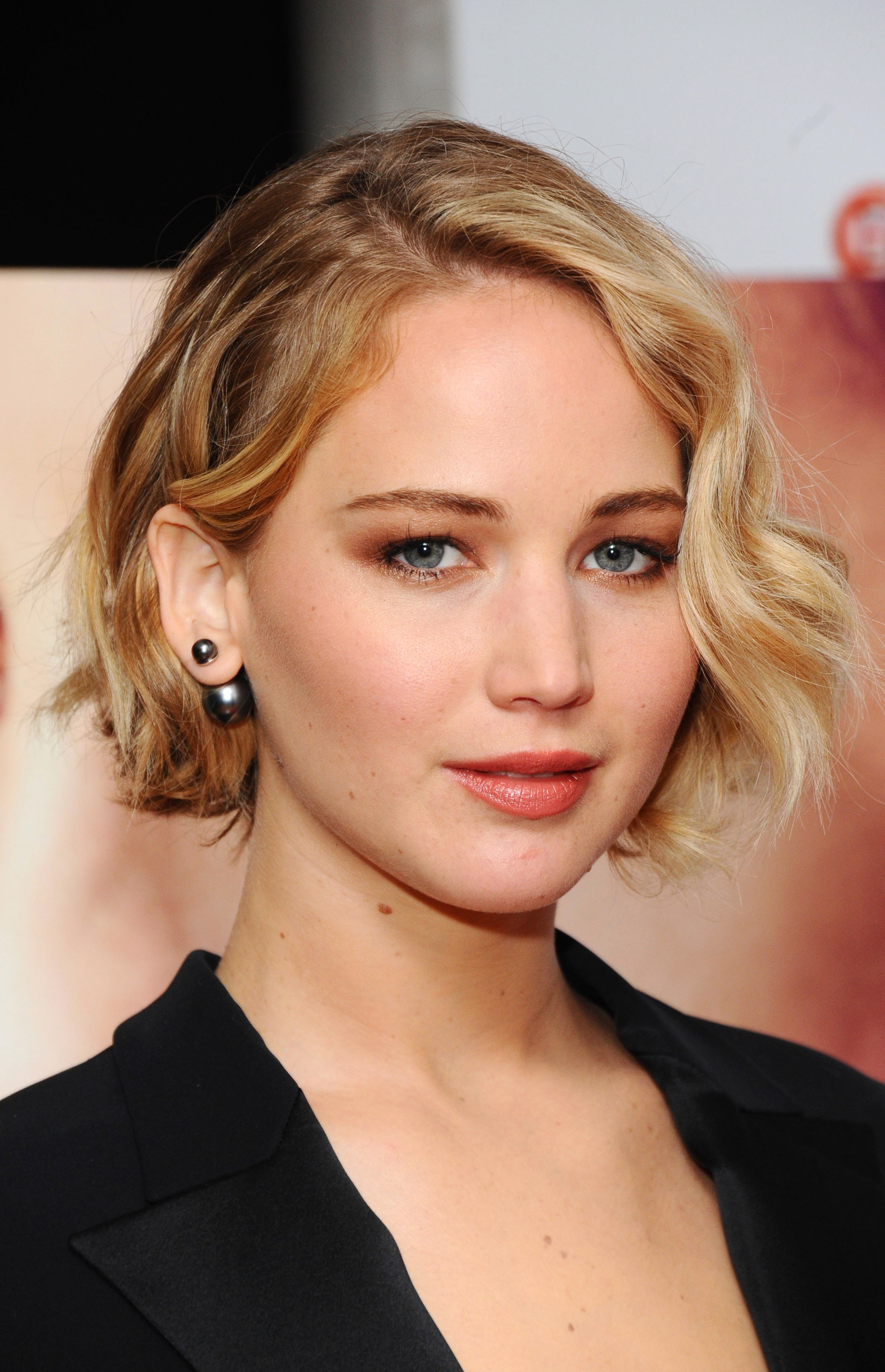 Celebrity Jennifer Lawrence hair changes, photos, video