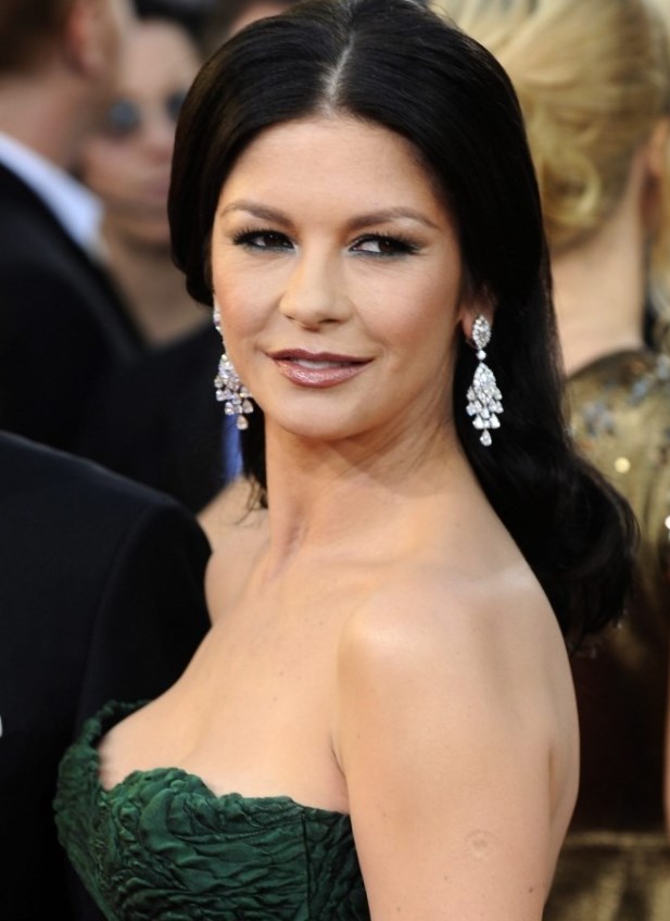 Celebrity Catherine Zeta Jones - plastic surgery, photos, video