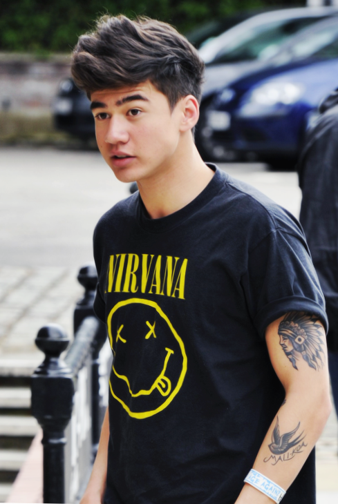 Calum Hood Weight Height And Age