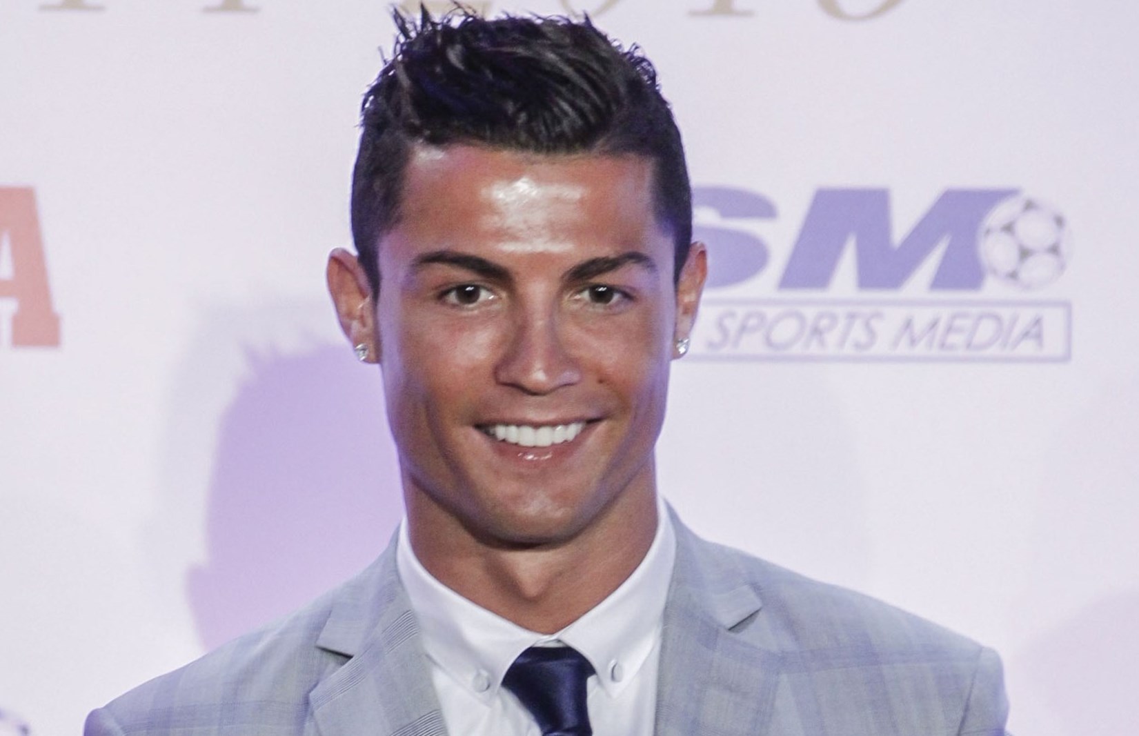 Cristiano Ronaldo weight, height and age. We know it all!