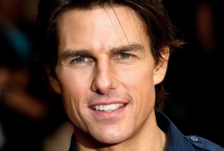 what is tom cruise eye color