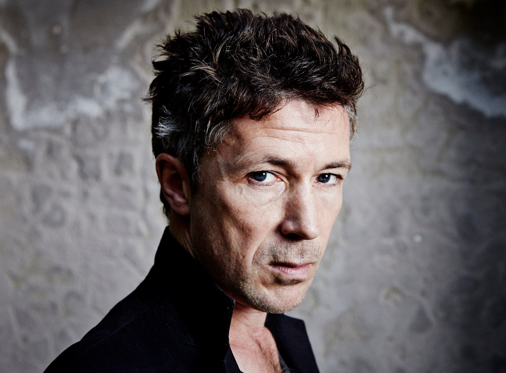 aidan gillen height weight age