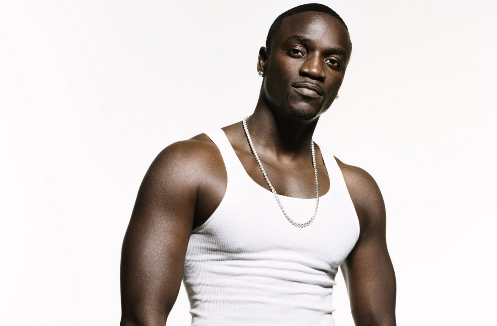 Akon height, weight, age. Body measurements.