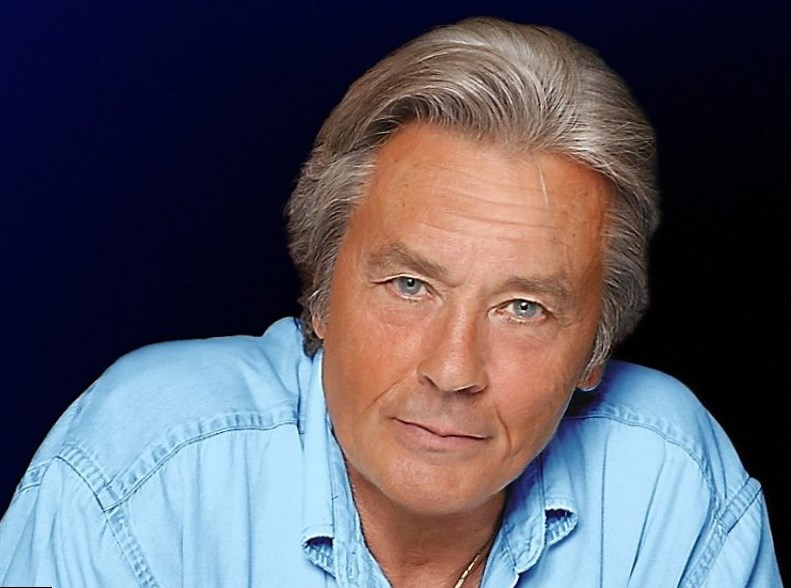 Alain Delon height, weight, age. Body measurements.
