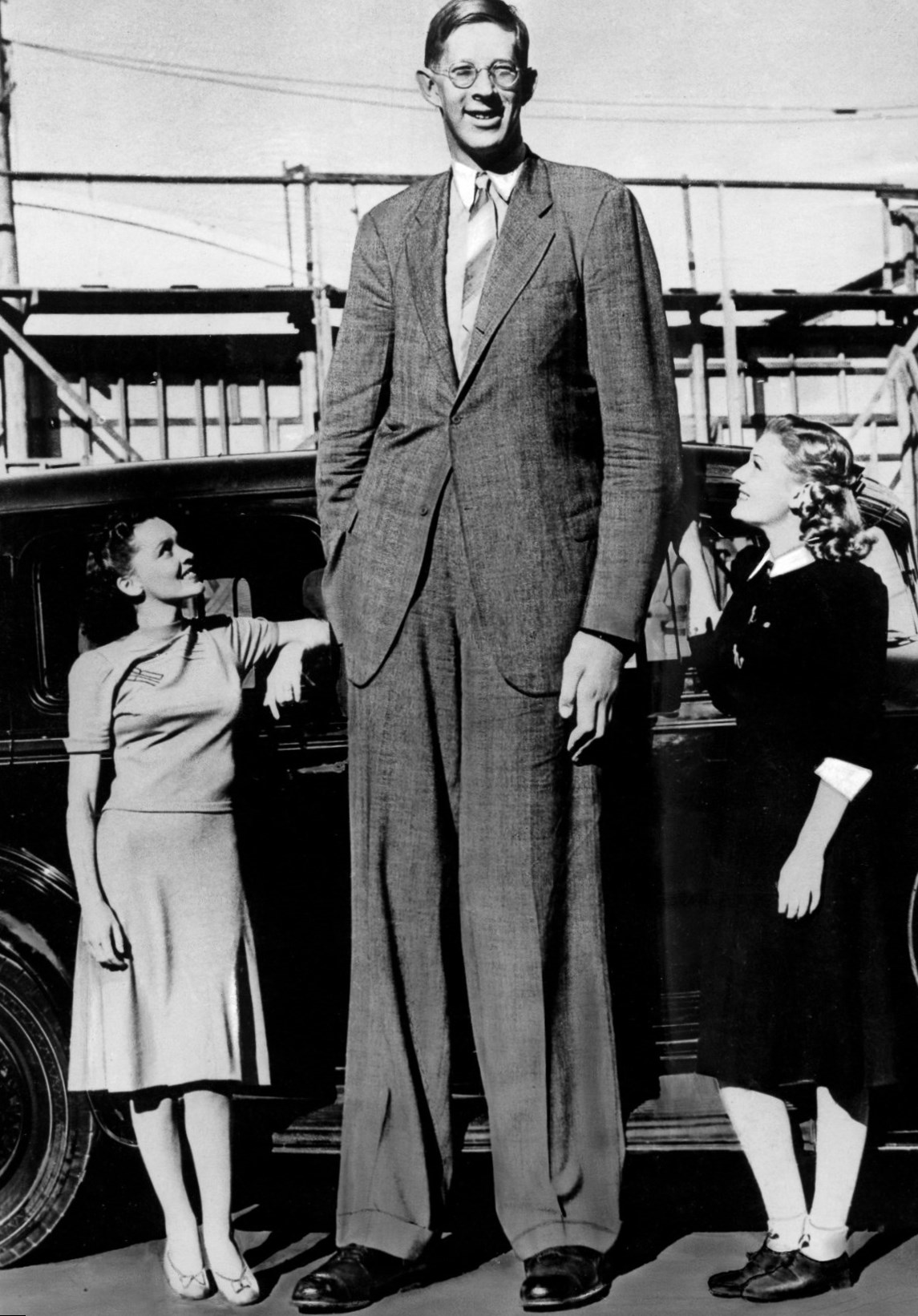 Robert Wadlow weight, height and age. Body measurements!