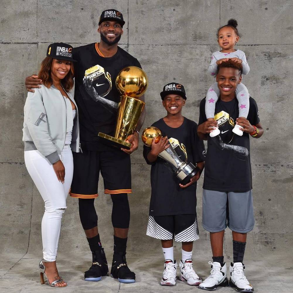 James LeBron Family 