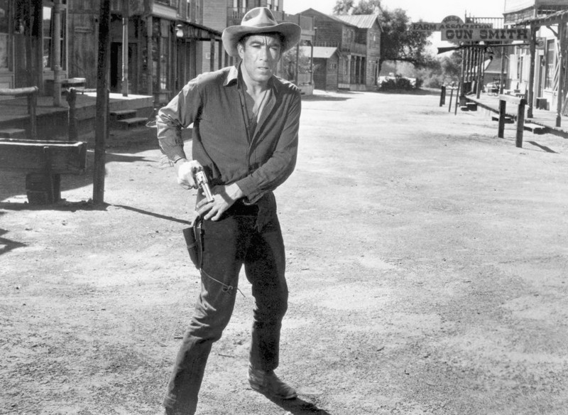 Anthony Quinn's height, weight and age