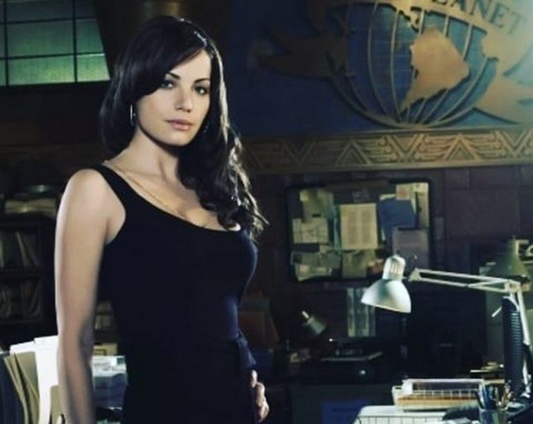 Erica Durance's height, weight. Actress from Smallville