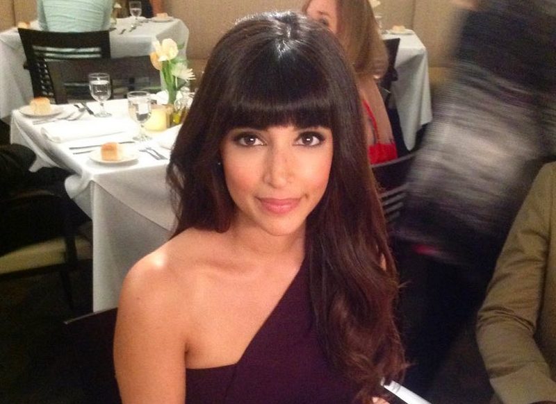 Hannah Simone altura, peso y medidas corporales