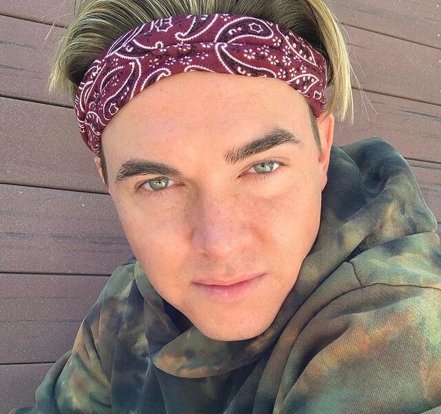 Jesse McCartney height, weight. He likes going to the gym